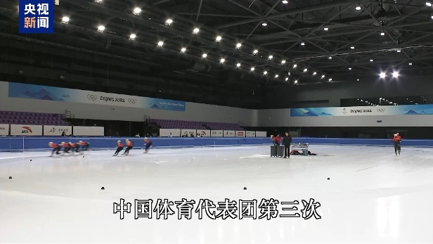 也扮演着关
